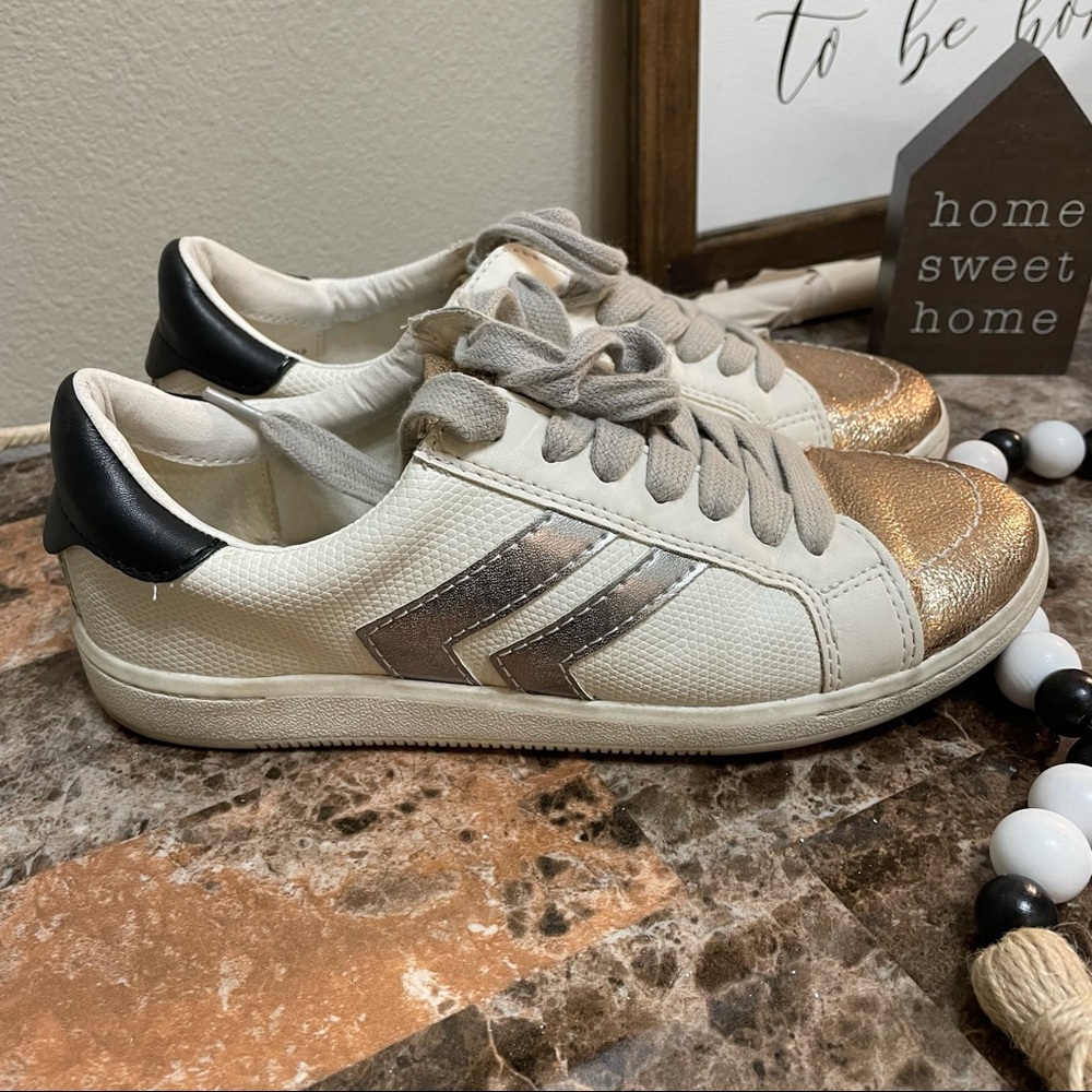 Dolce Vita casual sneakers